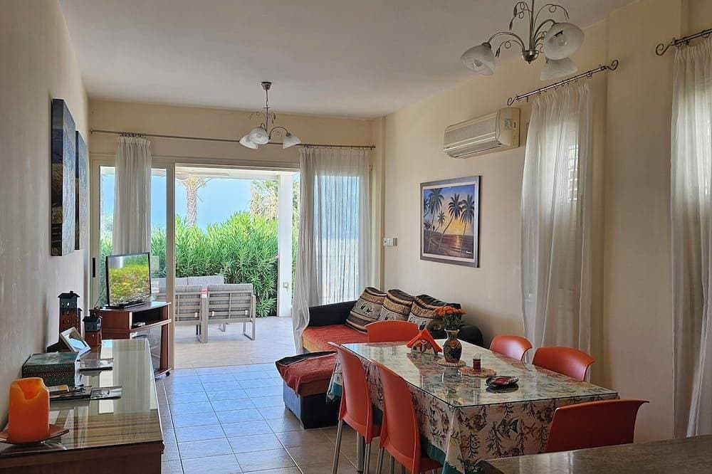 Foto 7 von 15: On the Beach House -Cozy bungalow in front of the Latsi beach. Best for families