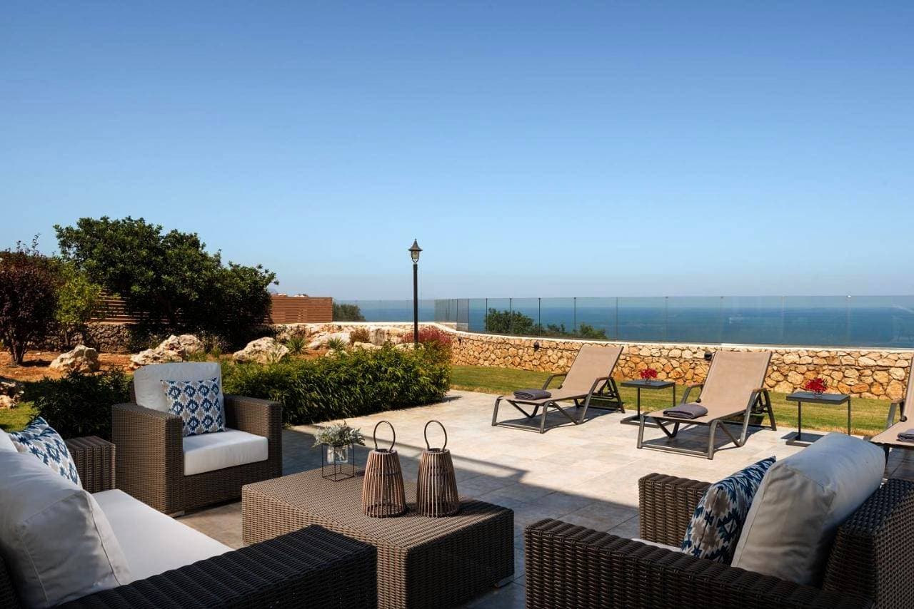 Foto 5 von 39: Five-Bedroom Villa with Private Pool