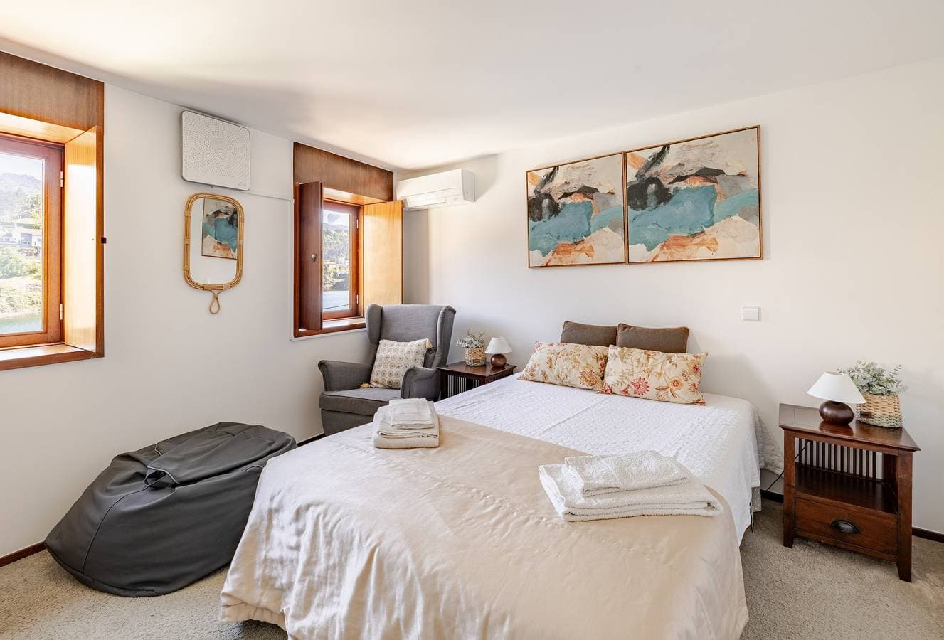 Casa à Beira da Água Gerês 1