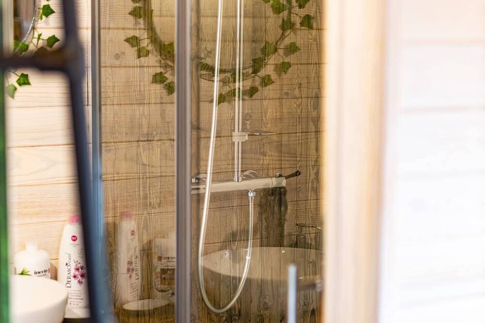 Foto 8 von 30: Tiny House-Cottage-Hütte-Ensuite-Blick auf den Hof