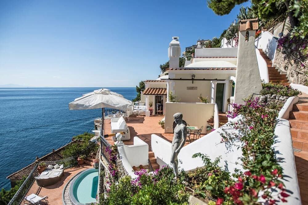 Villa Oriana Private Pool Villa, 35 Meters from the beach, stunning views. 1
