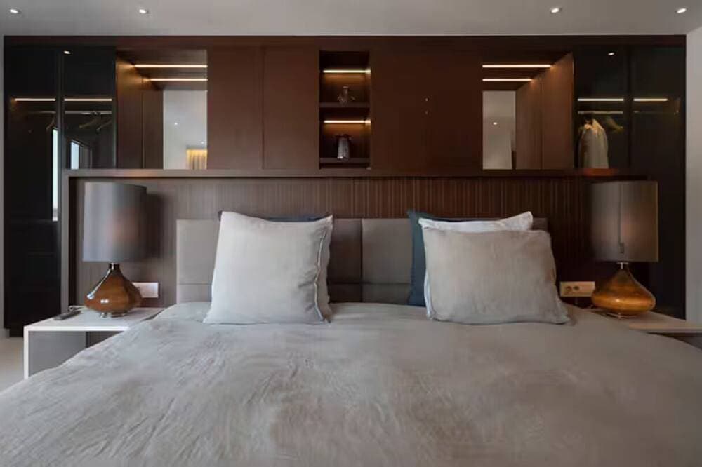 Foto 8 von 30: 1,000 m² Penthouse Retreat in Rafailovići, Budva