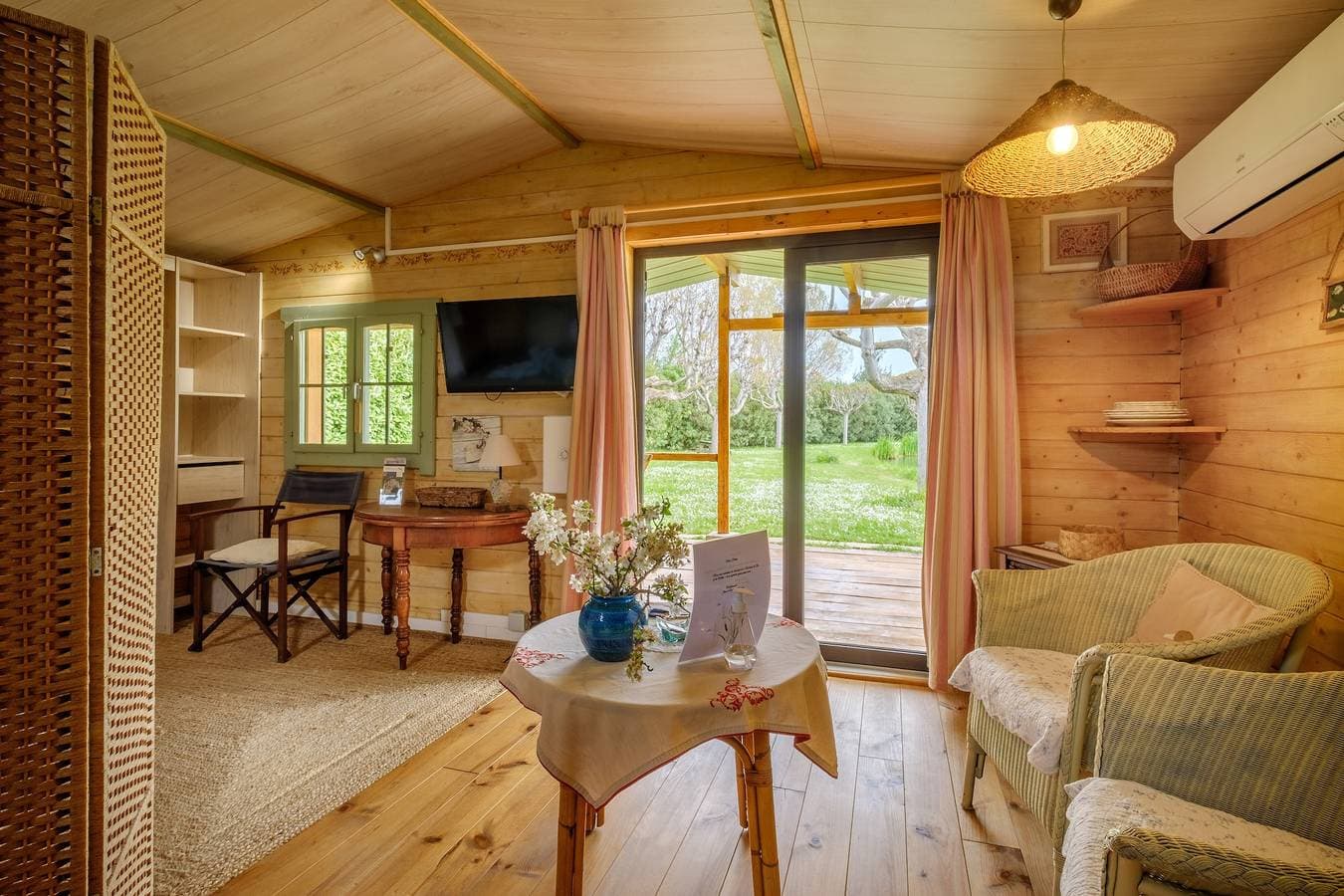 Foto 4 von 25: Chalet 'Les Iris' mit privatem Pool, gemeinsamer Terrasse und Klimaanlage