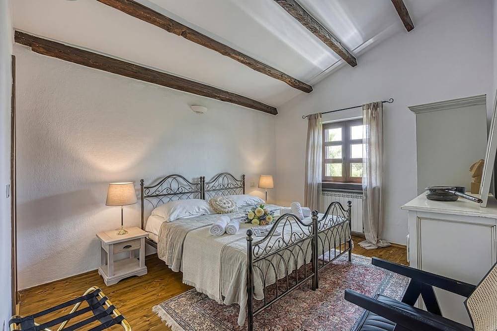 Foto 4 von 30: Rustic Pool Villa Aryana, Sveti Lovreč, Croatia