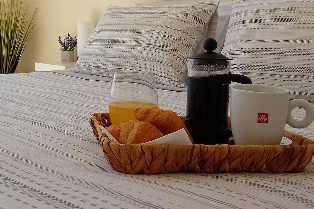 Foto 2 von 15: Kato Paphos Suites -Studio Apartment with Pool view, Wi-Fi & a/c. Great Location