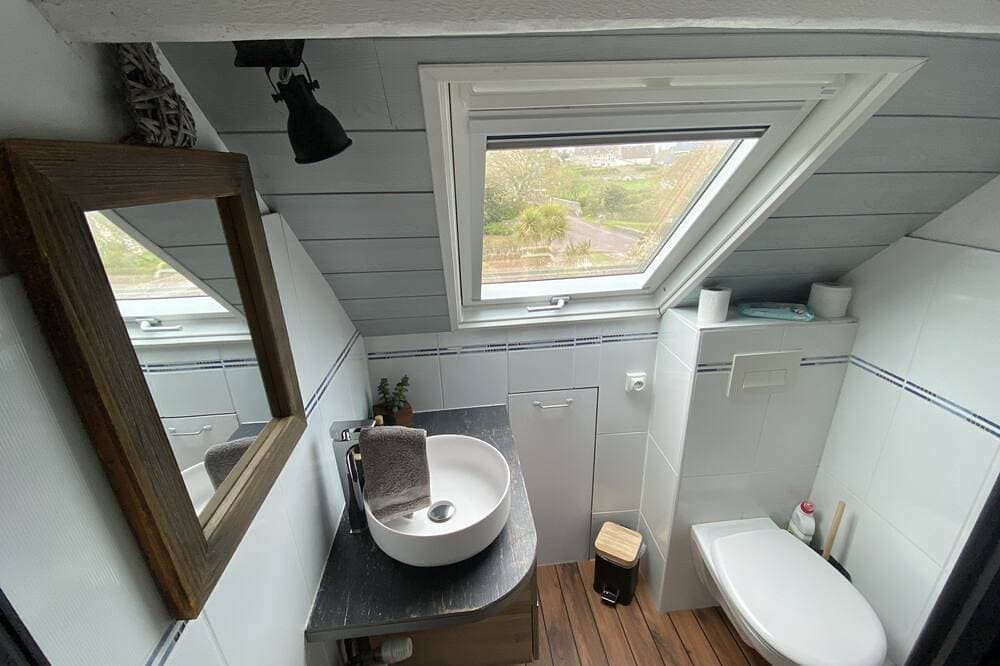 Foto 4 von 6: Chambre \"Au Grand Large\" lit de 180 Wc et Sdb 2 Petits Déjeuners Kitchenette