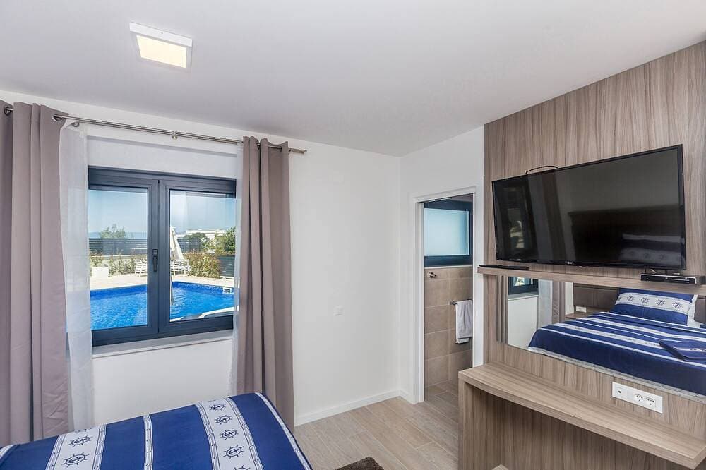 Foto 3 von 30: Ferienwohnung Poseidon 1 Malinska Krk – Pool & Strandnähe