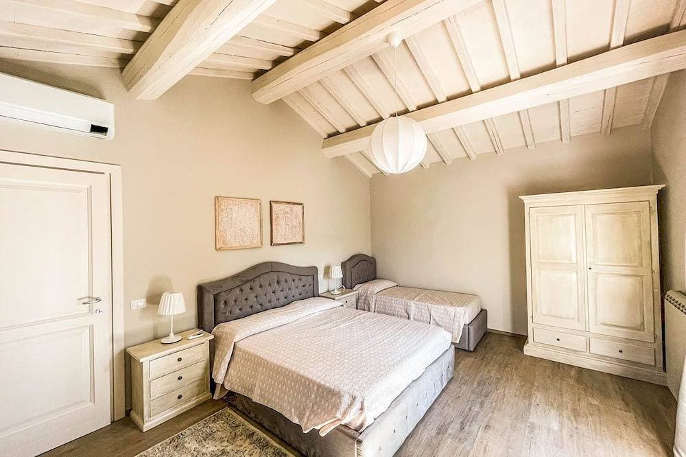 Foto 3 von 30: Villa with garden, private pool and air conditioning. Panoramic views!!