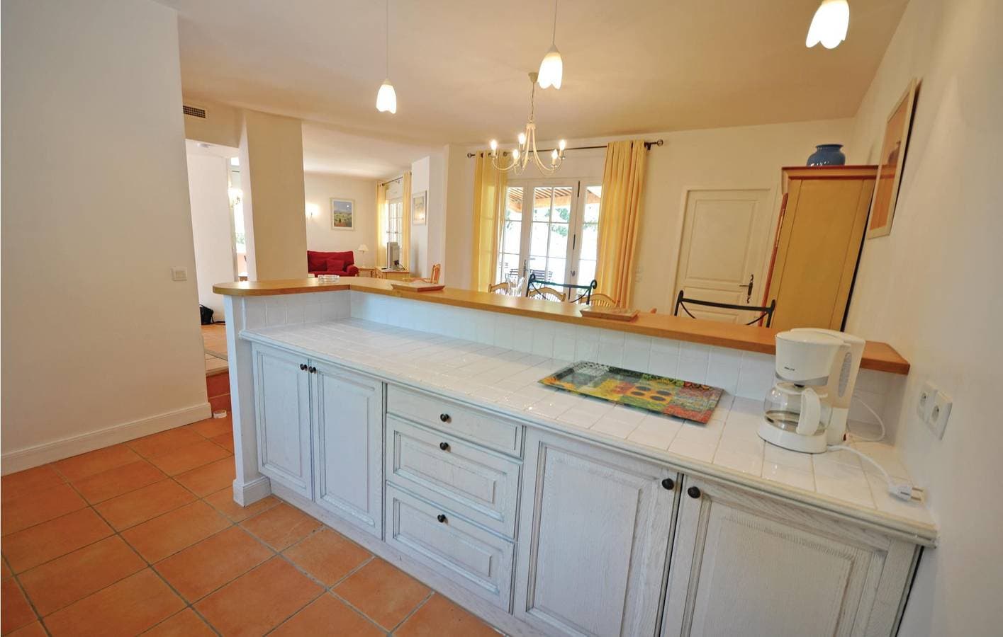 Foto 7 von 35: 135m² Modernes Apartment - Pool, Parkplatz, AC, WiFi