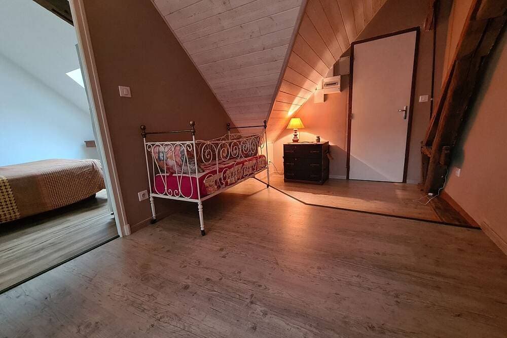 Foto 3 von 20: Gemütliches Zimmer mit Sitzecke und Frühstück