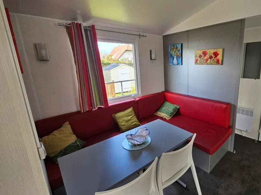 Foto 10 von 25: Camping Le Clos Savoye - Mobilheim 4 personen - 2 Schlafzimmer - TV