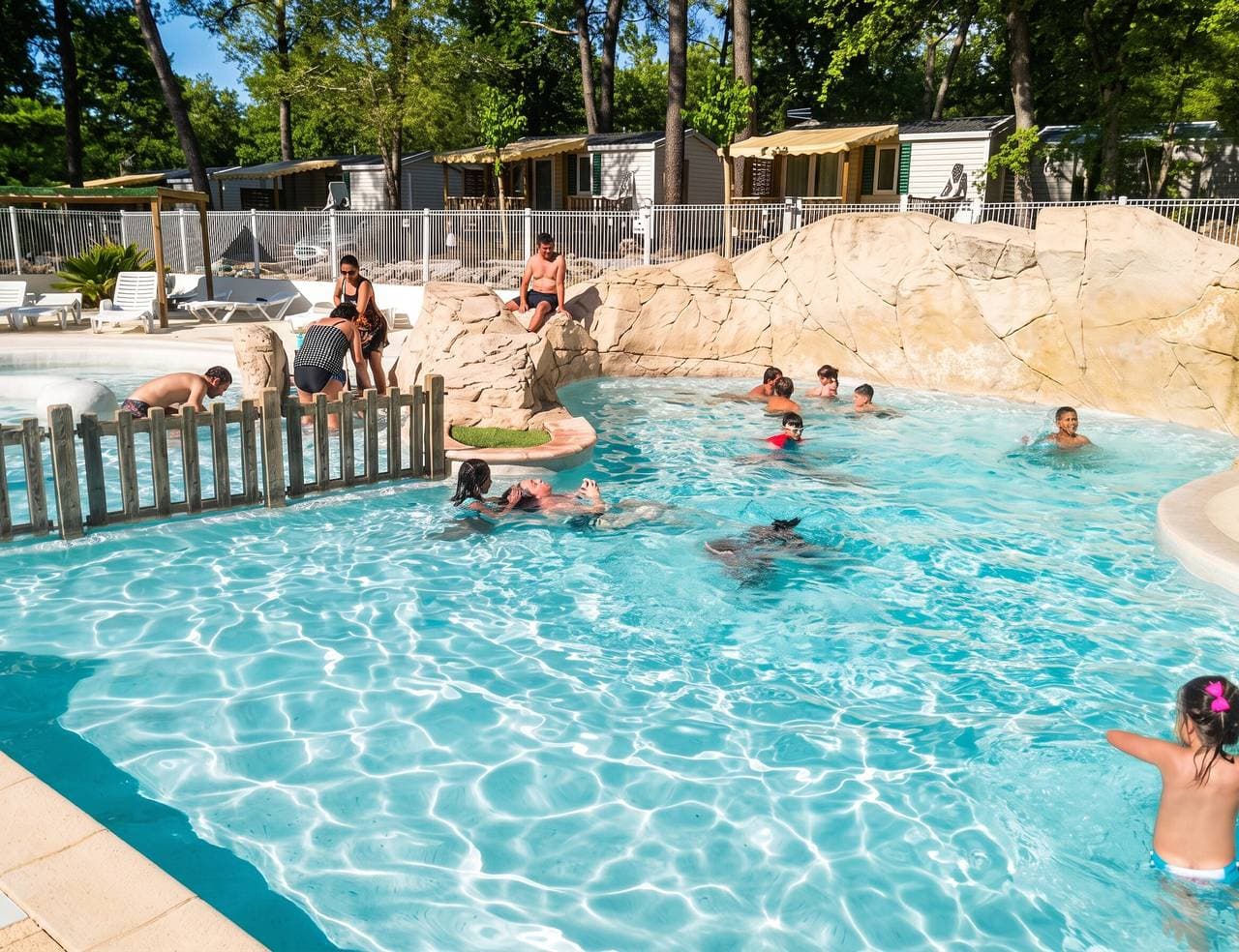 Foto 8 von 12: Komfortabler Bungalow in Nans-les-Pins mit Gemeinschaftspool