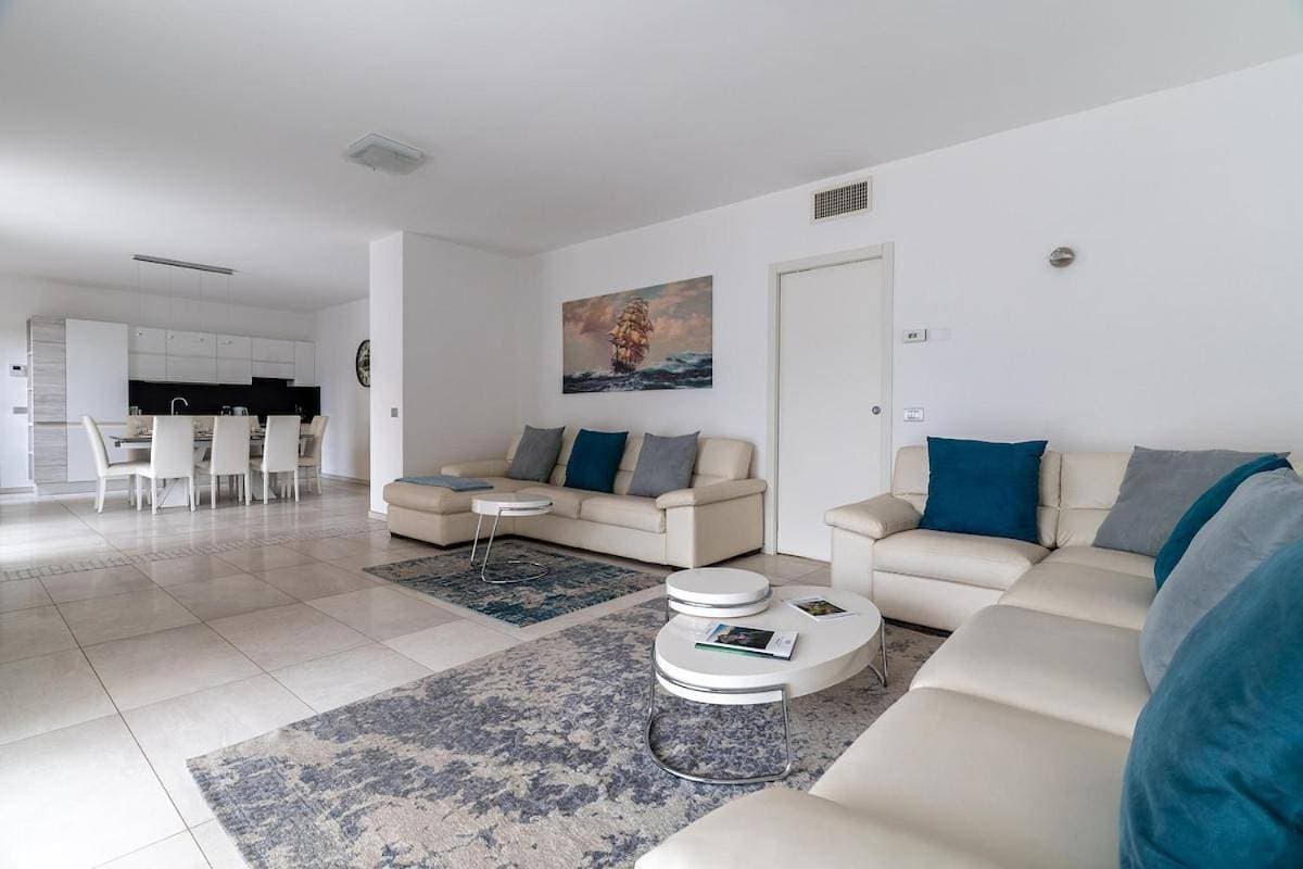 Foto 5 von 25: Three-Bedroom Apartment with Lake View