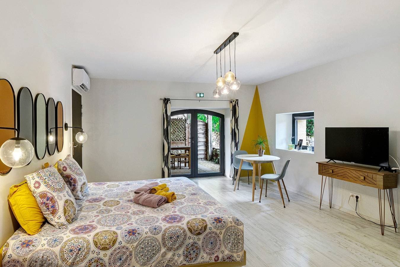 Foto 6 von 45: Vintage Gästezimmer mit Table d’hôtes, Gemeinschaftspool, WLAN und Klimaanlage