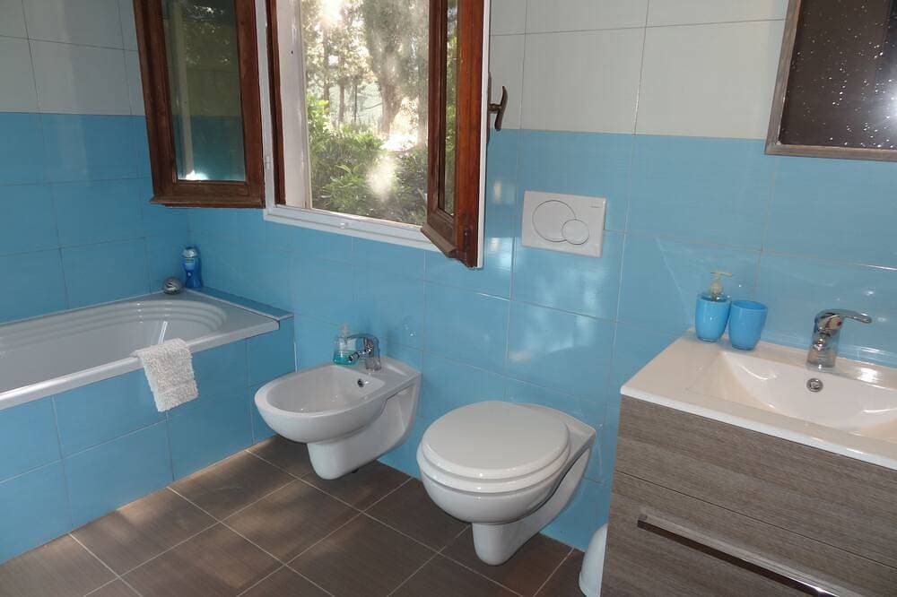 Foto 8 von 30: Ferienhaus mit großen Gärten und Pool in der Mitte der Natur, 4 km vom Strand