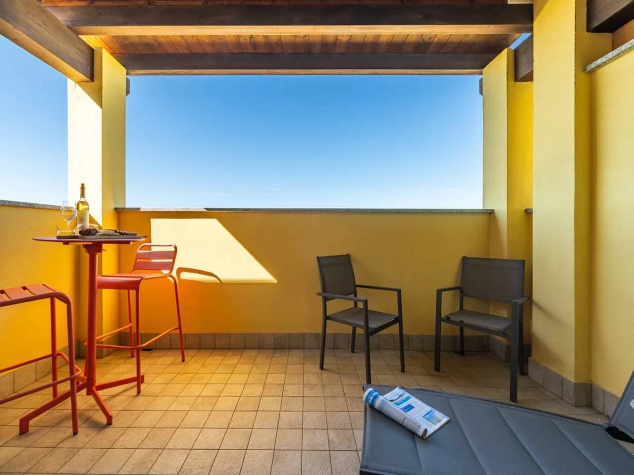 Foto 3 von 27: Neues Ferienhaus mit Terrasse mit Meerblick