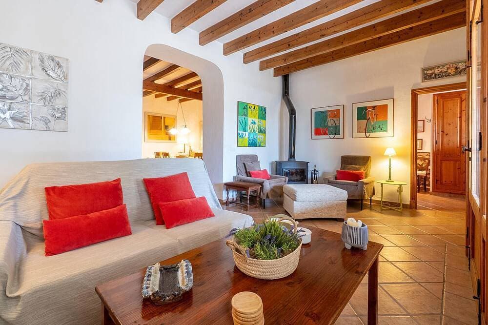 Foto 4 von 30: Lovely home in Felanitx with private swimming pool, can be inside or outside
