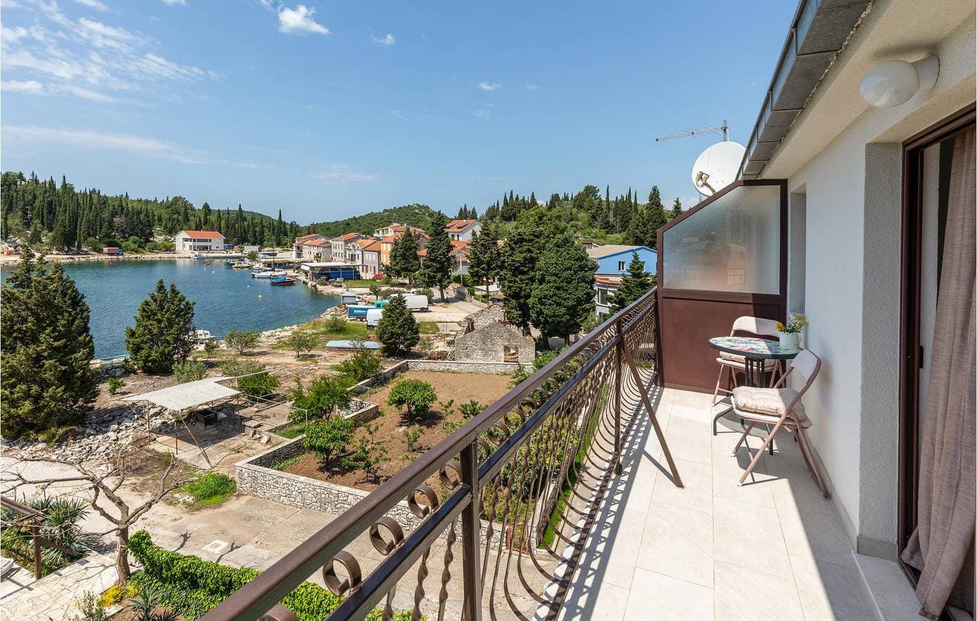 Foto 9 von 35: Gemütliche 300 m zum Strand: Klimatisierte Wohnung mit Terrasse und Parkplatz