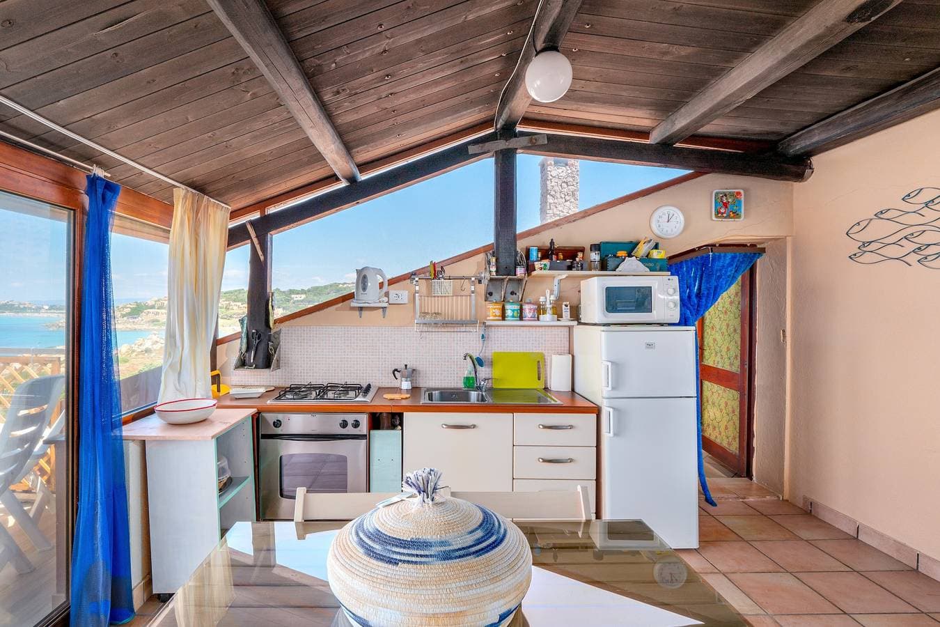 Foto 3 von 24: Gemütliche Dachgeschosswohnung "Sul Mare a Santa Teresa" mit WLAN, Meerblick, Terrasse