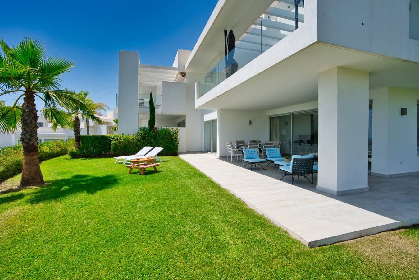 Foto 2 von 46: Stylish 3-Bed Apartment | Alcazaba Lagoon
