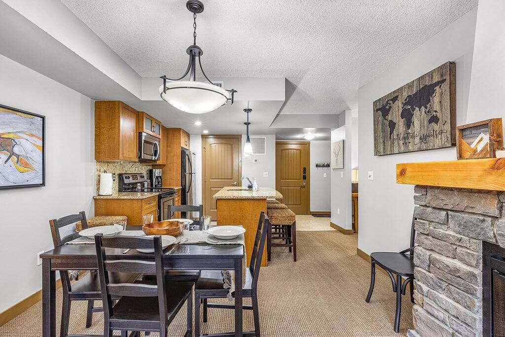 Foto 12 von 31: Cozy Rocky Mountain Getaway with Hot Tub! Pet Friendly & Newly Updated!