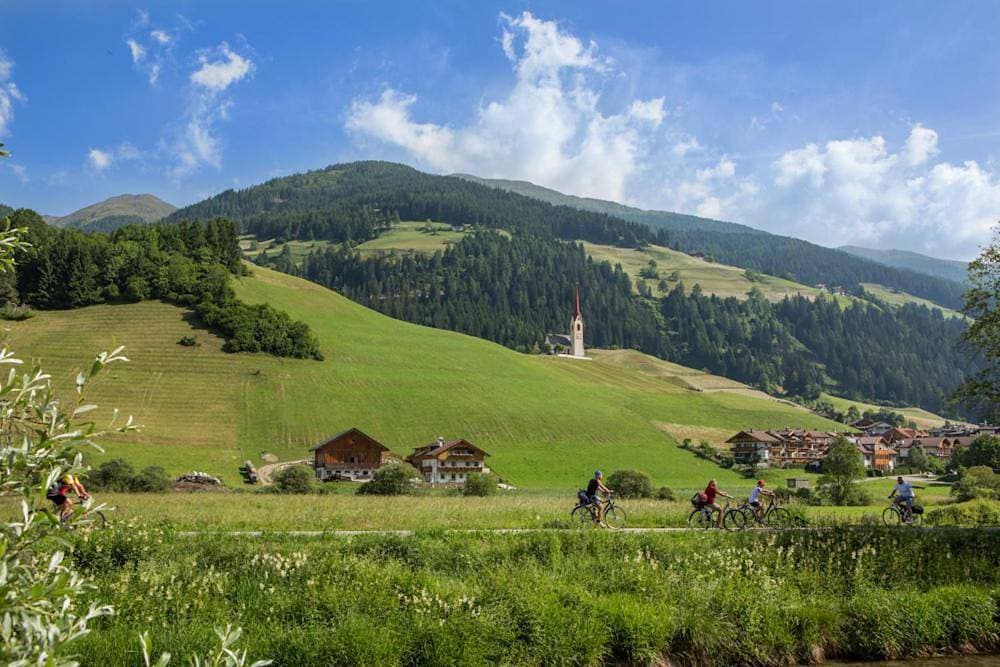 Foto 10 von 18: Two-Bedroom Apartment with Mountain View