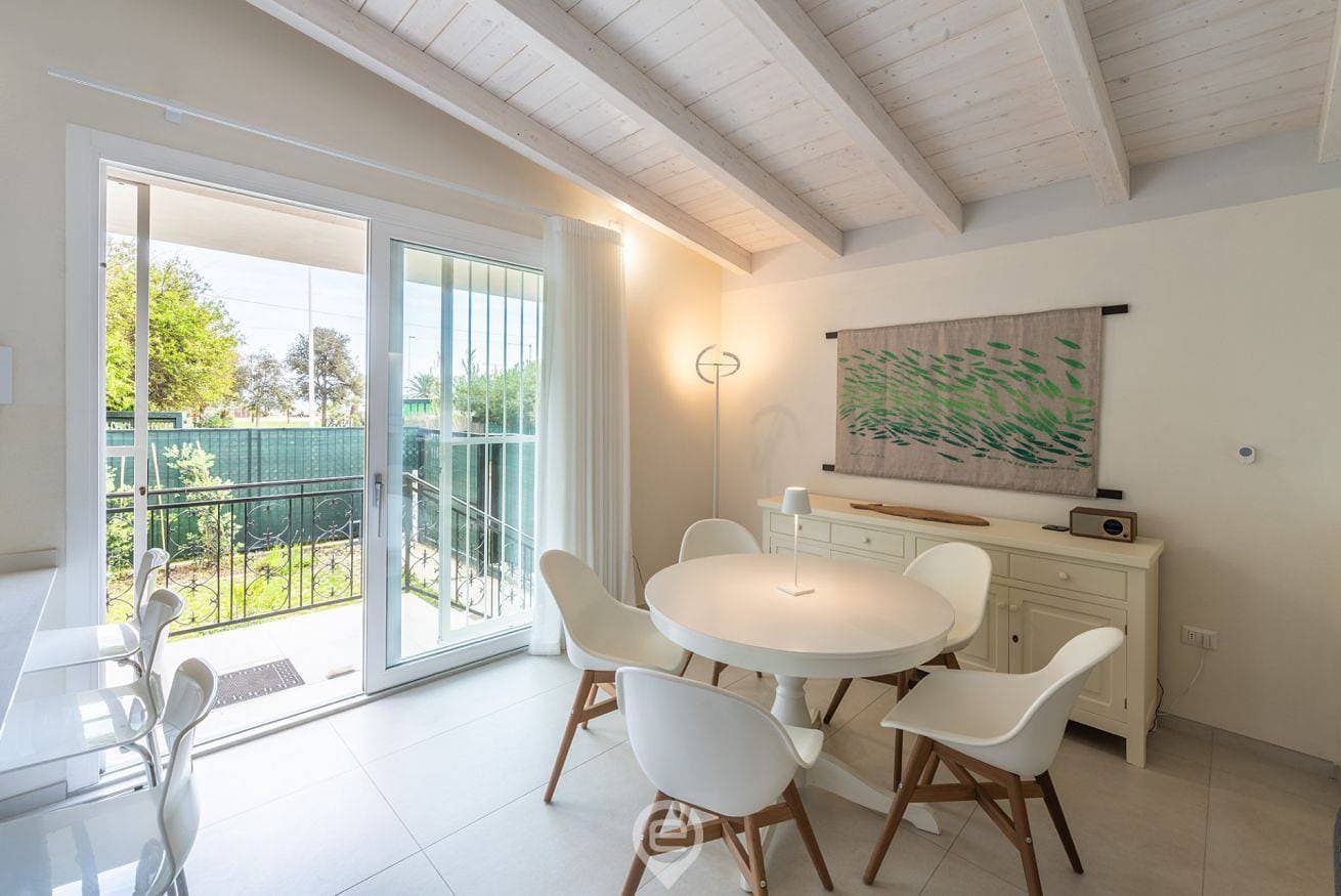 Foto 8 von 35: Villa für 5 Personen mit Balkon/Terrasse