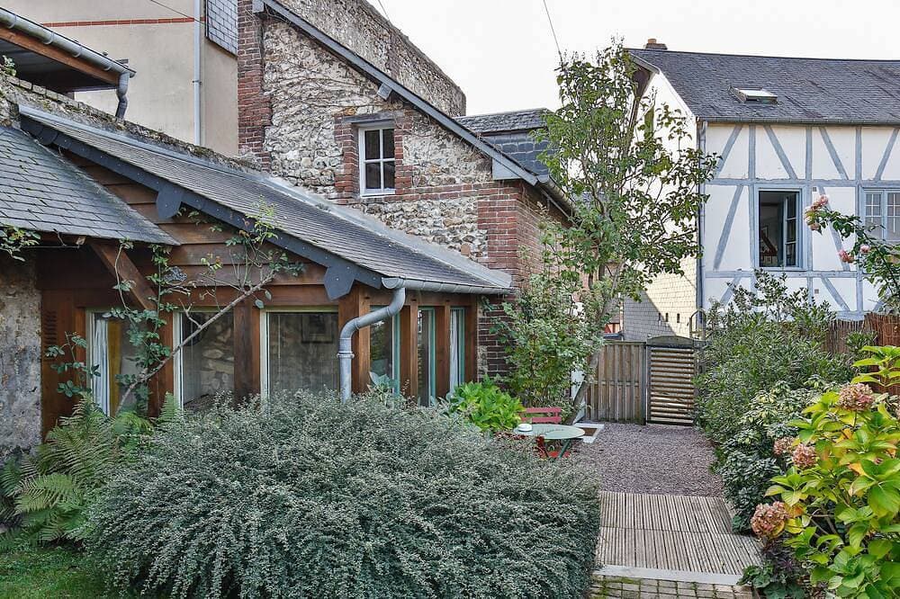 Foto 13 von 23: Le Cottage de La Maison Saint Léonard | Schöner Gemeinschaftsgarten im Herz
