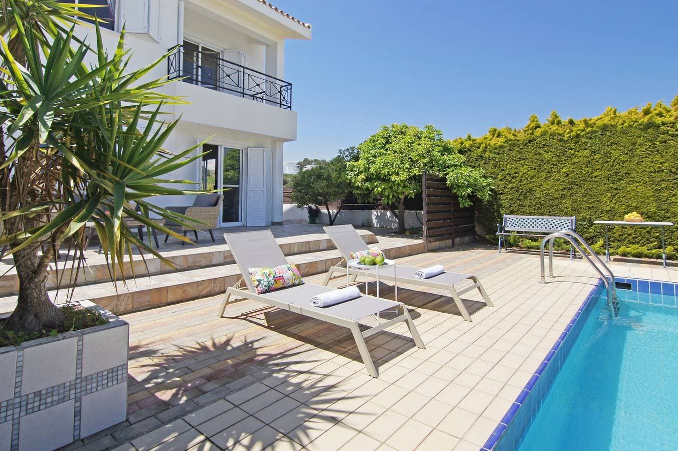 Foto 8 von 39: Villa für 6 Personen mit Balkon