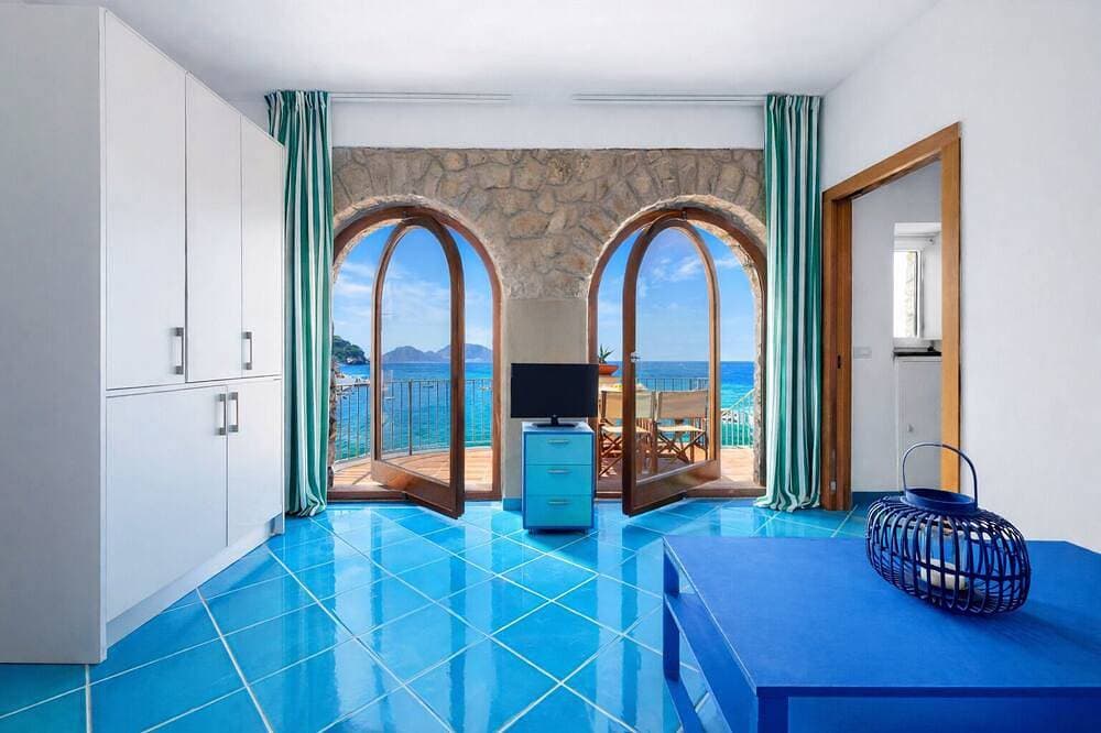 Enchanting panoramic Suite a few steps from the sea in the Sorrento Peninsula 1