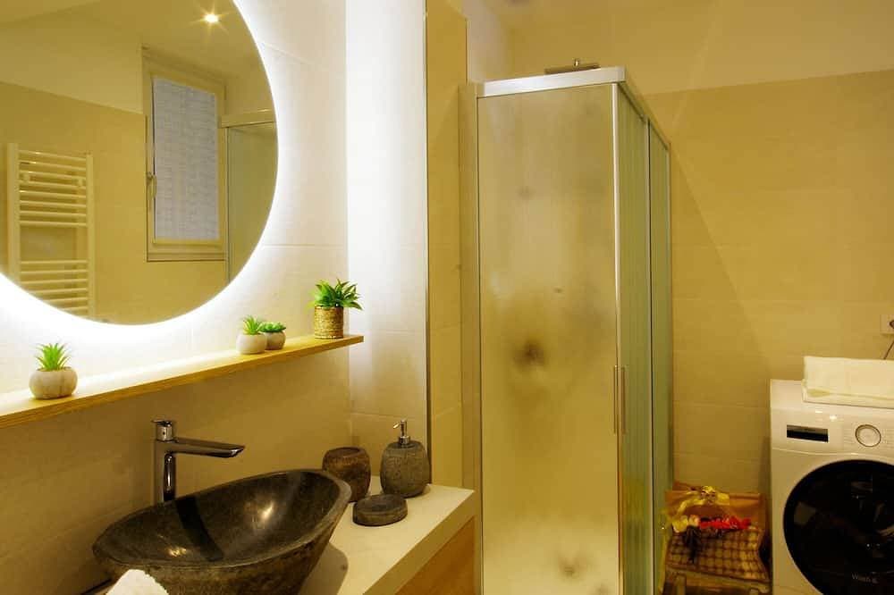Foto 8 von 30: Modern lake view apartment with shared pool, garden, parking, air-conditioning