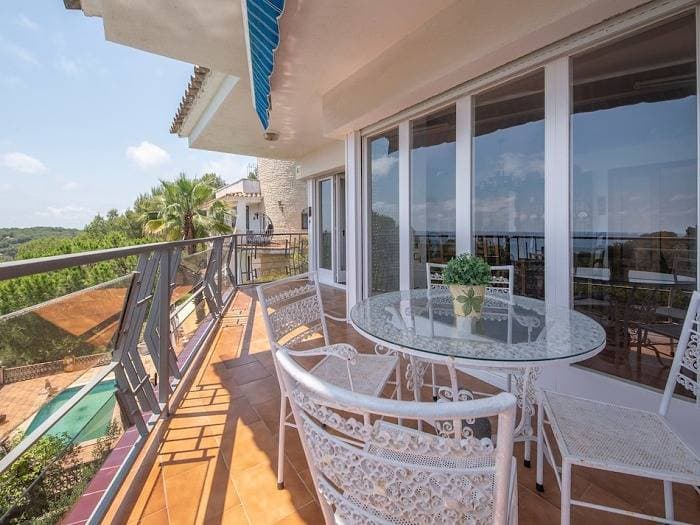 Foto 2 von 48: Ferienhaus für 8 Personen mit Terrasse
