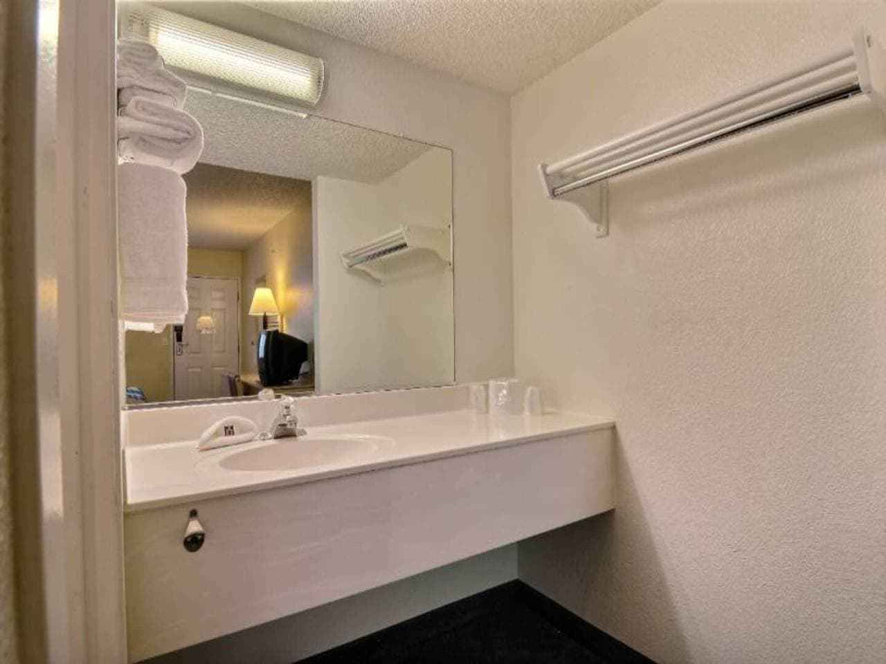 Foto 12 von 39: 1 Queensize-Bett | Kühlschrank, Nichtraucherzimmer
