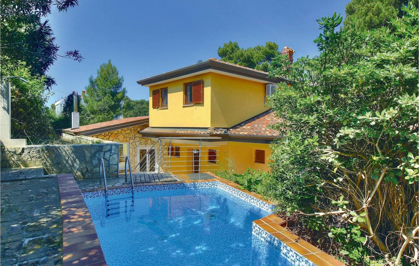 Apartment am Meer mit Pool, WLAN und Parkplatz in der Nähe von Montrin 1