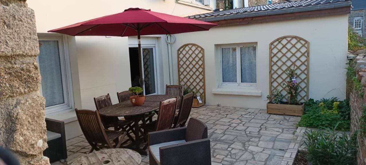 Grande maison conviviale à Flamanville avec jardin clos 1