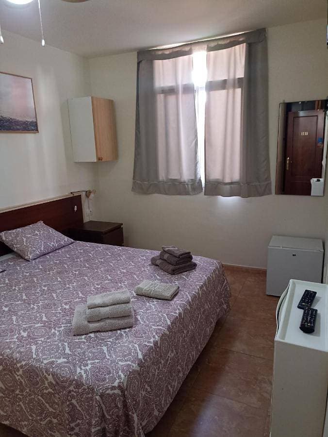 Foto 4 von 8: Double Room with Private Bathroom