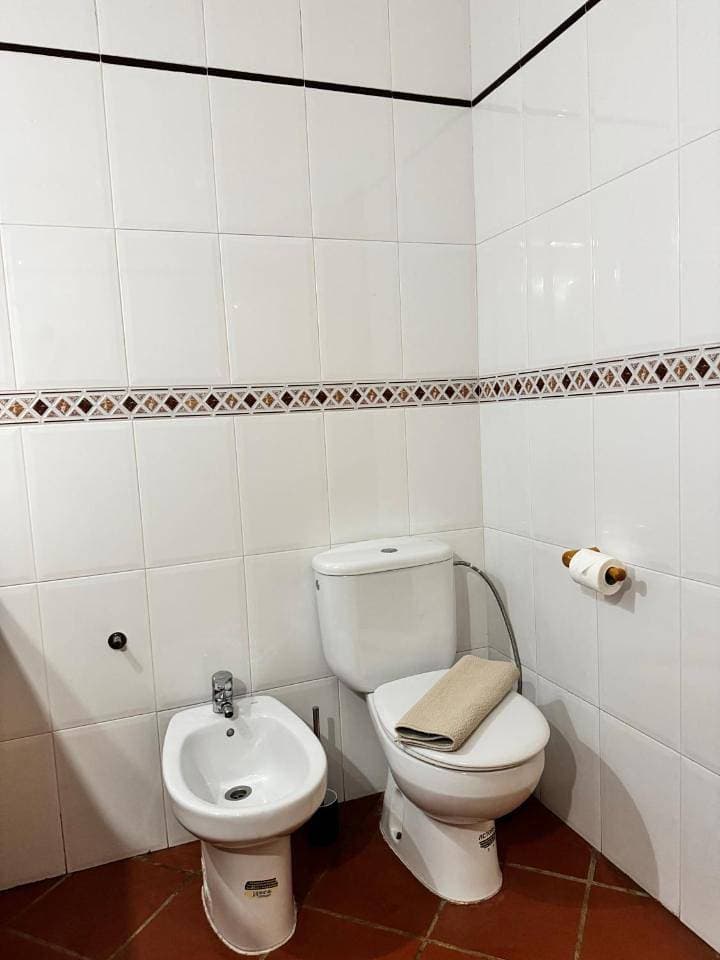 Foto 7 von 13: Double Room with Shared Bathroom