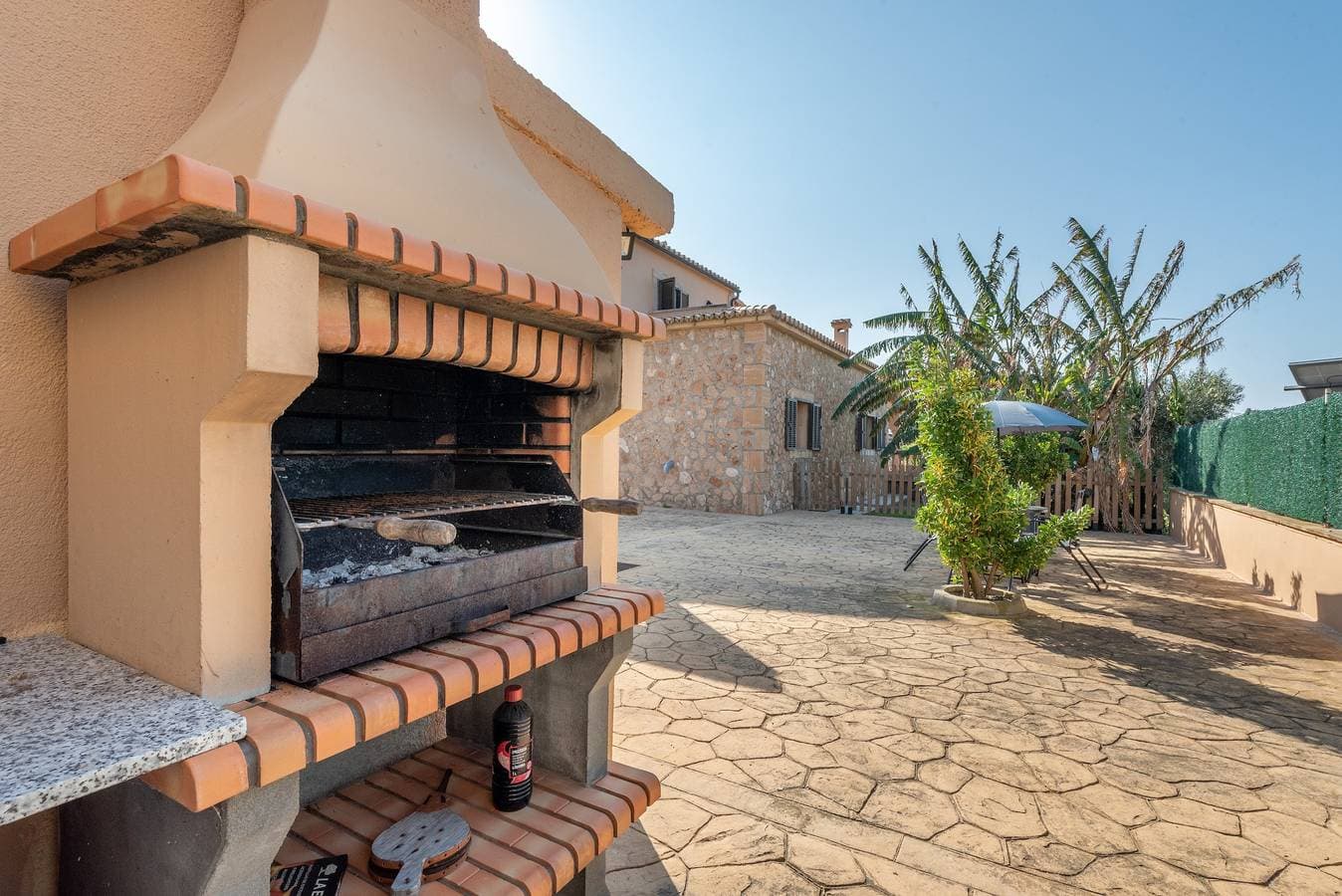 Foto 5 von 27: Gemütliches Ferienhaus "Solluna" mit WLAN, Pool, Terrasse und Garten mit Blick auf die Berge