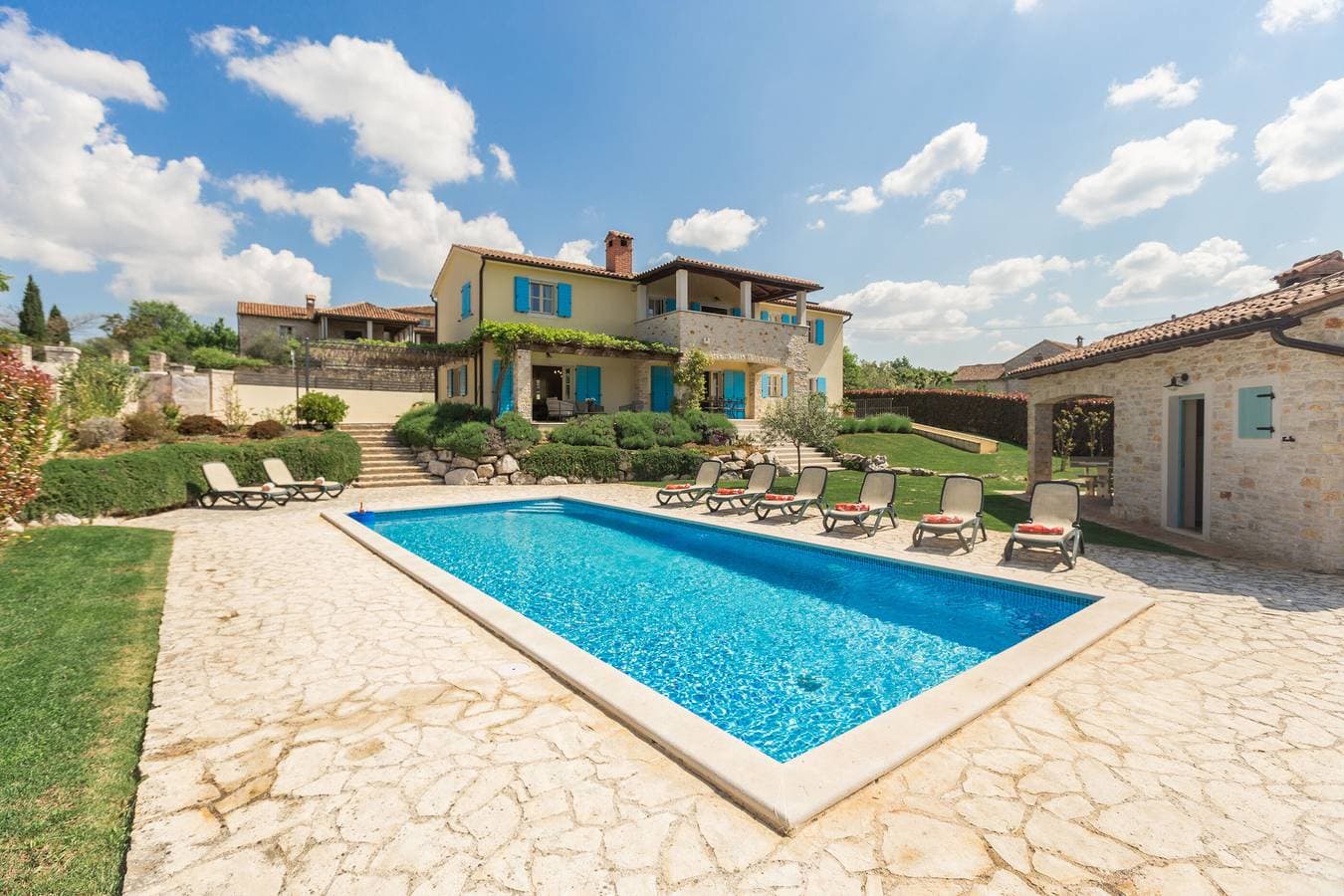 Villa Vista Azzurra s bazenom u zelenoj unutrasnjosti Istre 1