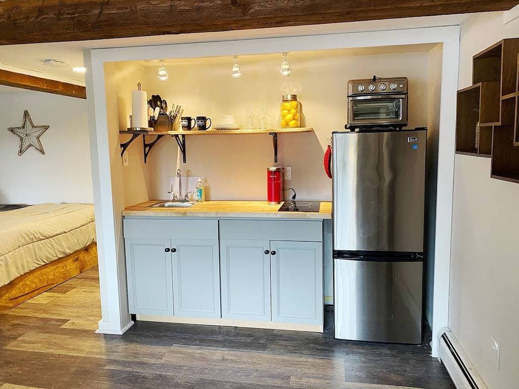 Foto 8 von 20: Deluxe King, kitchenette, fireplace