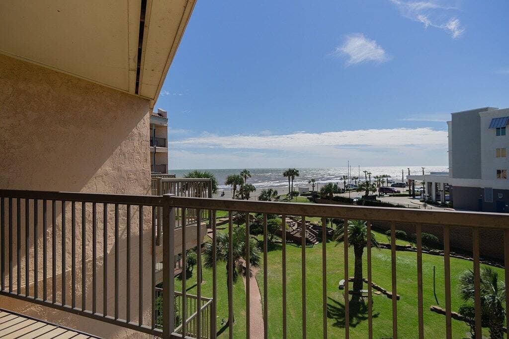 Foto 3 von 40: Get A Wave From It All - Unwind with Gulf Views, Dog Friendly!