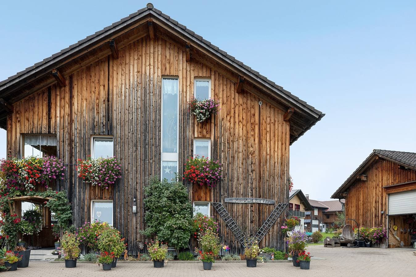 Foto 7 von 25: Zimmer 'Alpenfrieden' mit Bergblick, Gemeinschaftsgarten und WLAN