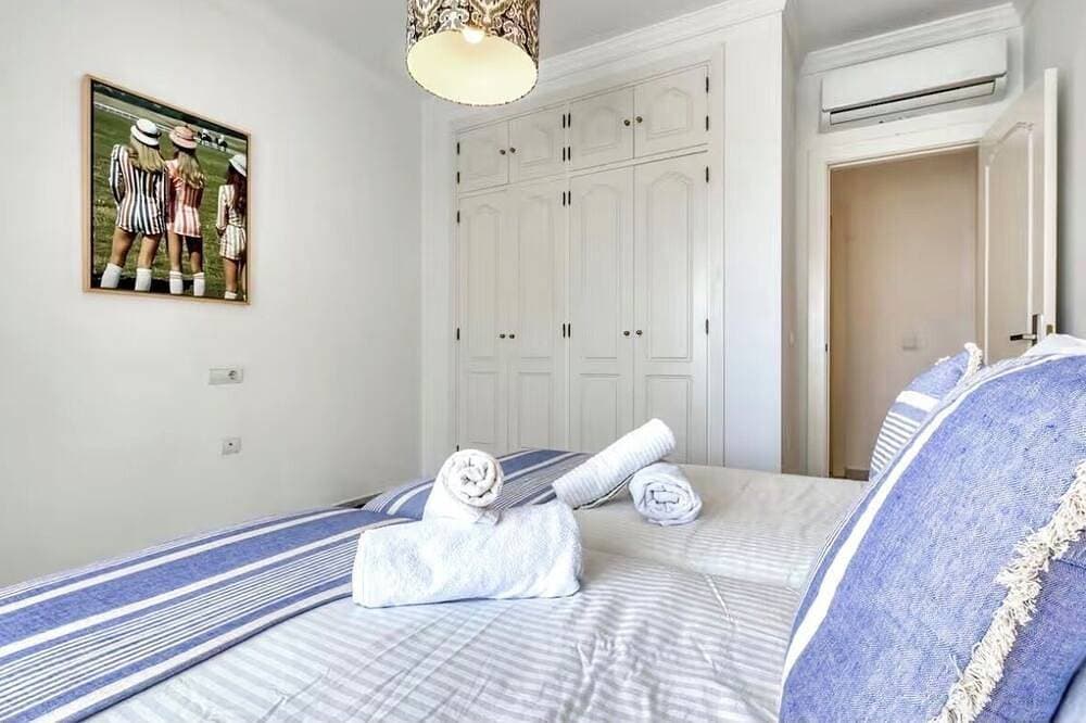 Foto 4 von 30: Apartment on the beachfront in Estepona,