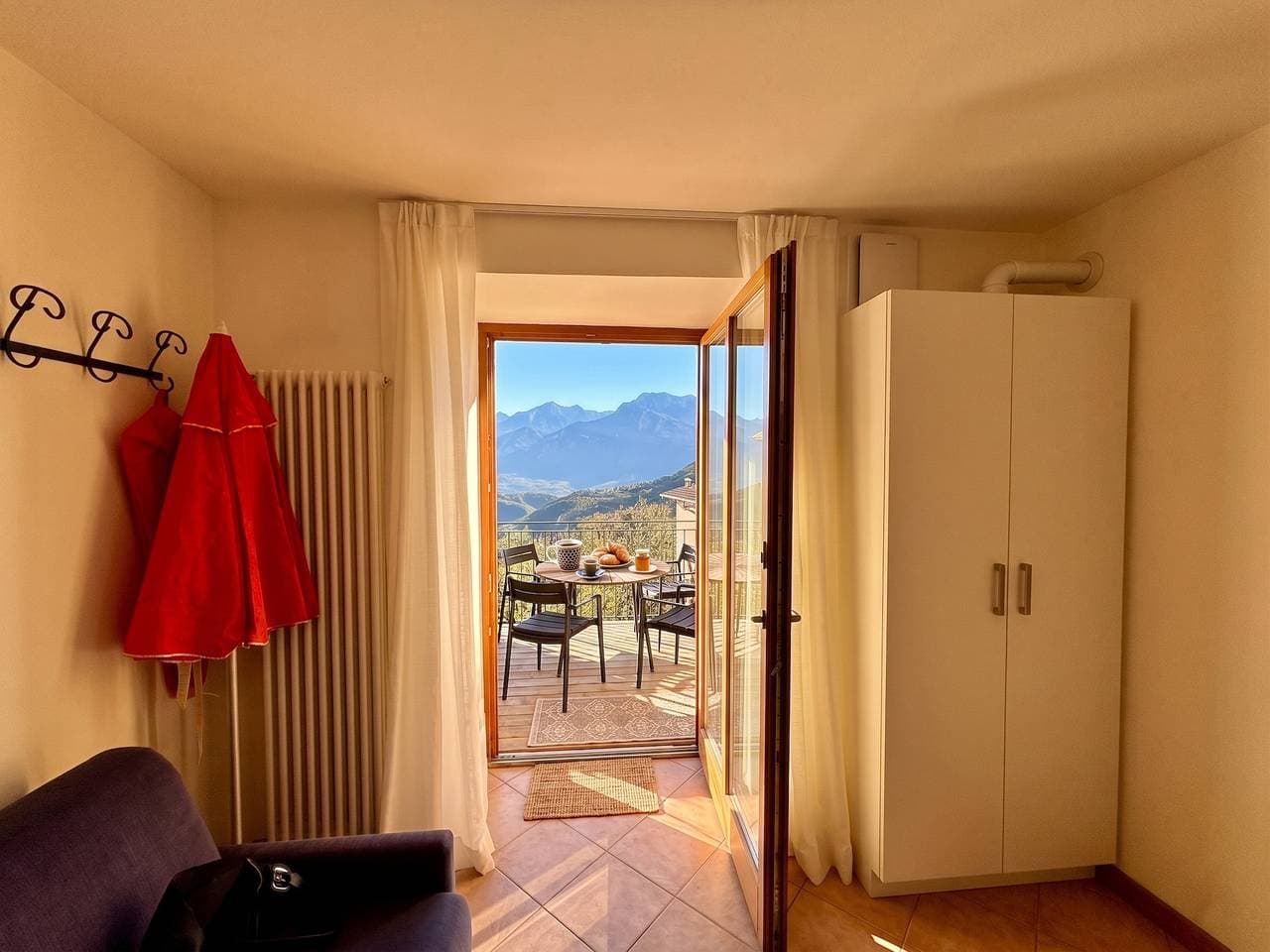 Foto 4 von 32: Voiandes balcony apartment garden and pool