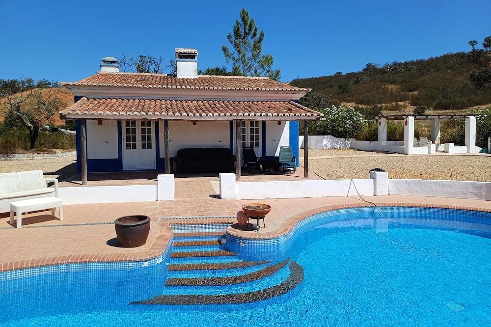 Abgelegenes 2 Schlafzimmer Landhaus mit privatem Pool in weitläufiger Landschaft 1