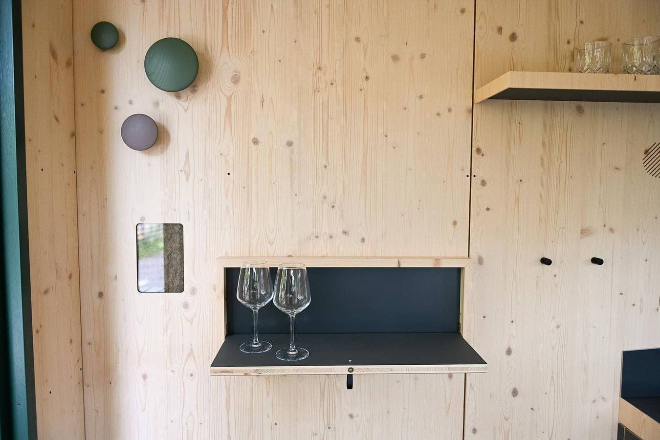 Foto 13 von 29: Naturnahes Sleep Space Off-Grid von Green Tiny Houses mit Nordseeblick