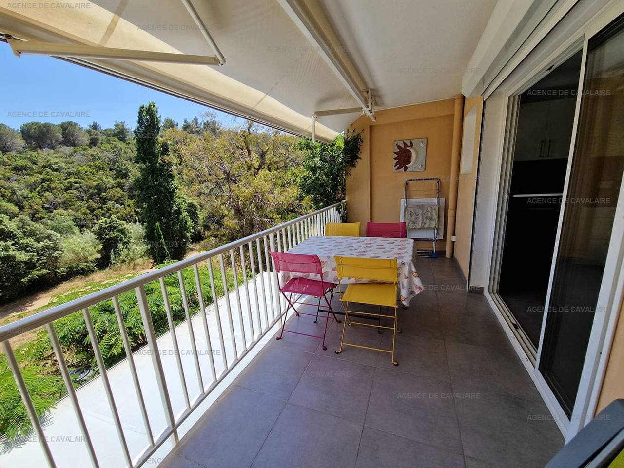 Foto 13 von 15: 3-Zimmer-Wohnung in Cavalaire-sur-Mer - Terrasse mit Meerblick und Parkplatz