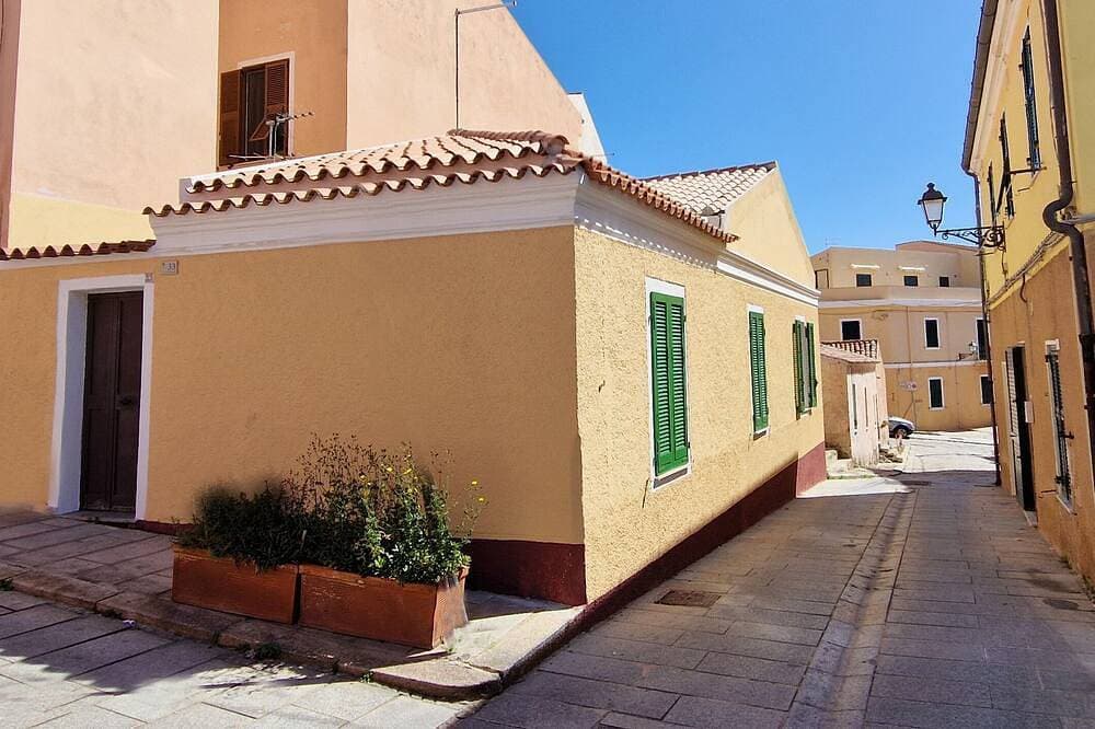 Il Rifugio del Navigante is a historic house steeped in mysterious charm. 1