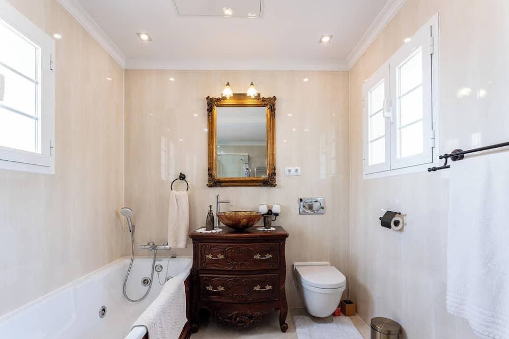 Foto 9 von 30: Luxury 3Br Villa by Alhaurín Golf w/ Heated Pool