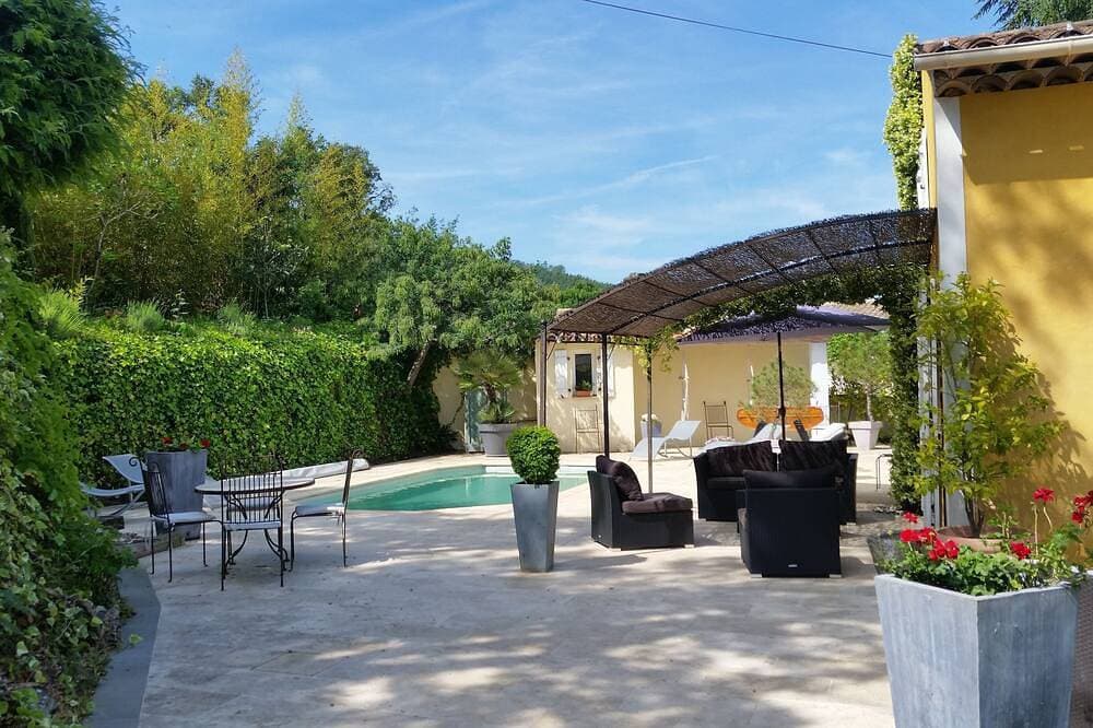 Komfortable Villa mit privatem Pool und Garten, 15 Minuten vom Meer entfernt. 1